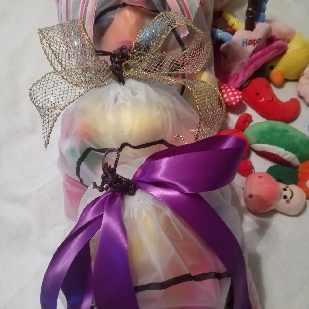 Brand new 12-piece dog/cat sm toys with squeezy noises, comes with colored bows